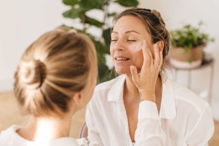 Como organizar um spa day relaxante em casa para presentear no dia das mães