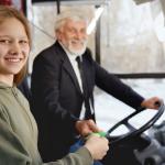 Dar bom dia para o motorista do ônibus vai além de gentileza, psicólogos explicam