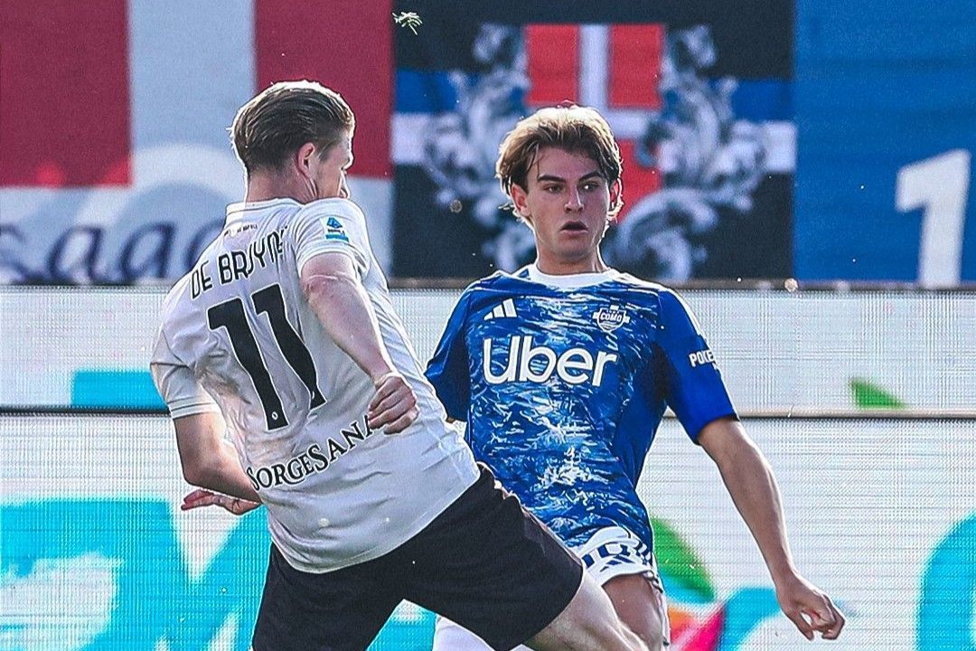 Napoli tropeça contra o Como e fica distante da briga pelo título no Italiano