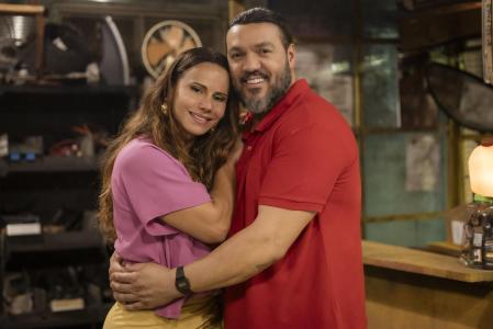 Misael (Belo) e Consuelo (Viviane Araújo)