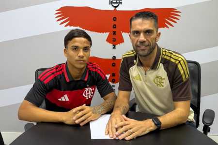 Cristian Araújo assinou com o Flamengo