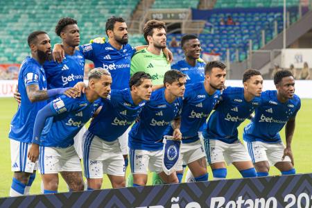 Time do Cruzeiro na partida contra o Bahia pelo Brasileiro