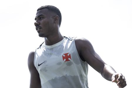 Cuiabano em treino pelo Vasco