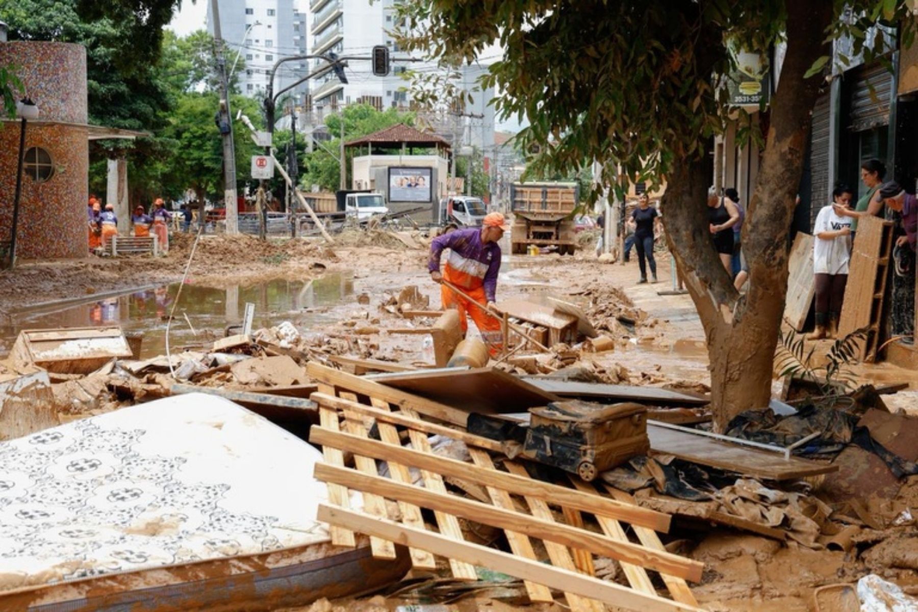 Mais de 1 mil famílias recebem Auxílio Reconstrução do Governo Federal
