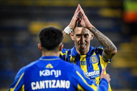 Di María celebra gol pelo Rosário Central na Libertadores