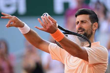 Novak Djokovic celebra vitória em Roland Garros 2026