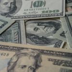 Variação do dólar: como impacta nas finanças?