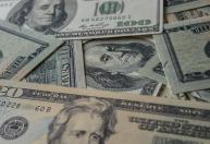 Dólar despenca para o menor patamar desde junho com disparada no preço do petróleo