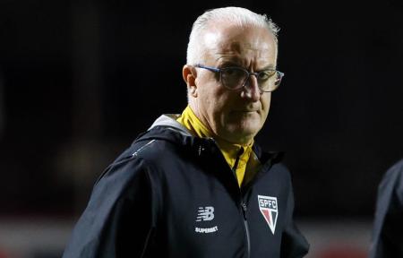 Dorival Júnior em jogo do São Paulo em 2026