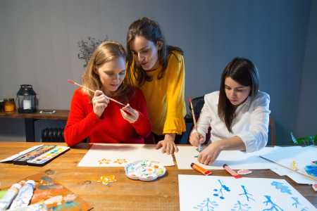 Estudantes desenhando e rabiscando • Goncalo Costa on magnific