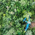 Veja o momento em que drone encontra avião que caiu em MG