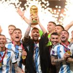 Campeão do mundo aceita reduzir até 70% do salário para seguir em gigante europeu