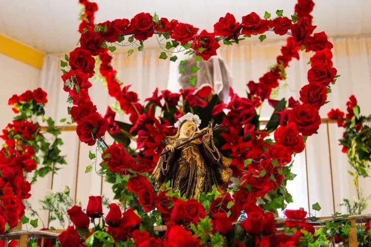Festa de Santa Rita 2026 terá celebrações religiosas e shows no distrito de Ouro Preto