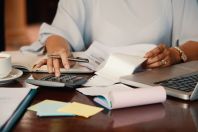 Quanto posso economizar renegociando dívidas no Desenrola?