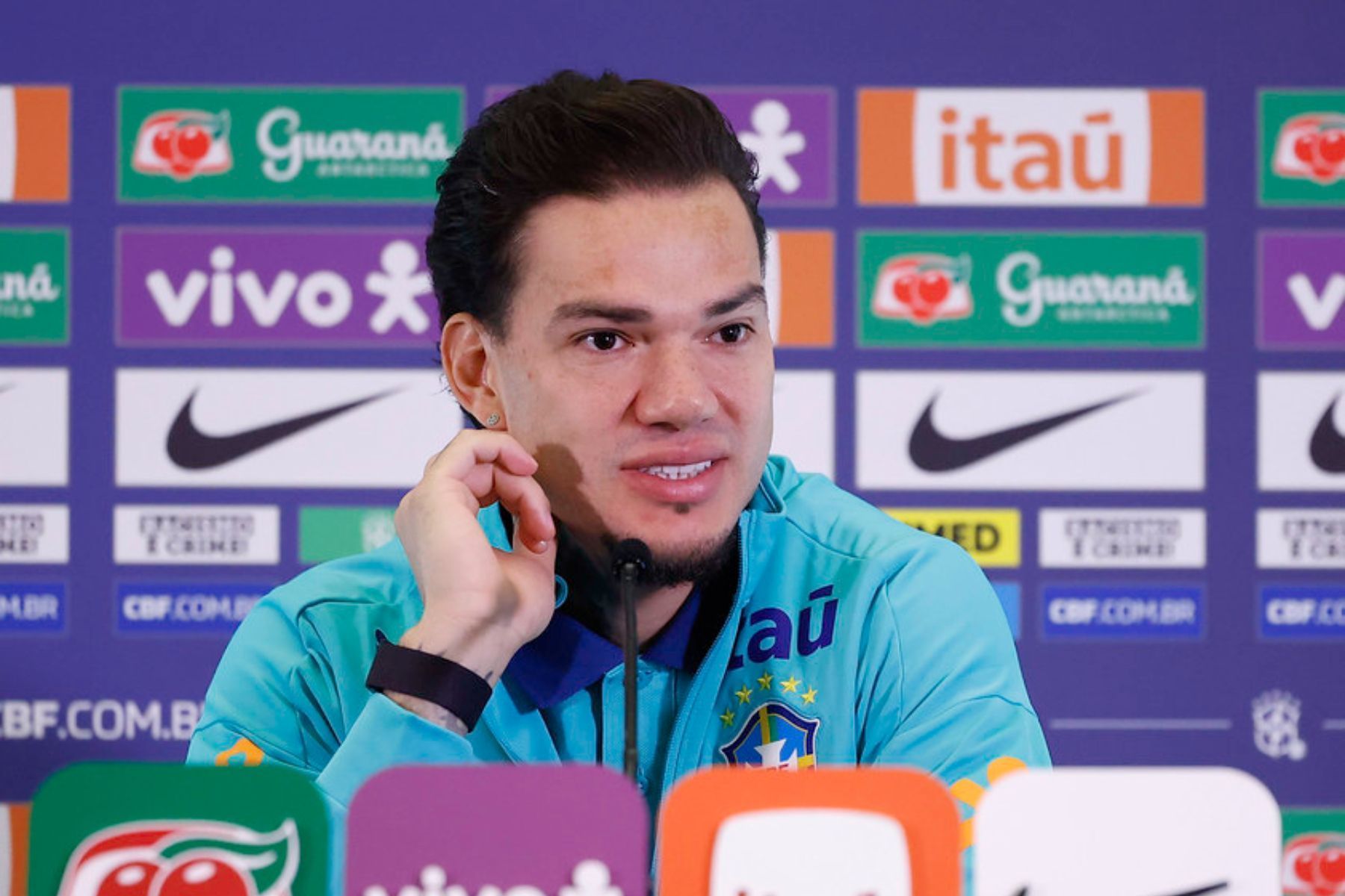 Ederson supera turbulências e vai para terceira Copa do Mundo na carreira