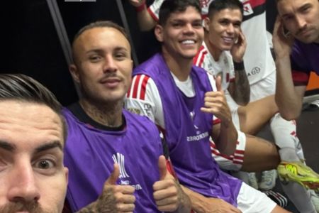 Jogadores do Flamengo no vestiário do estádio Atanásio Girardot