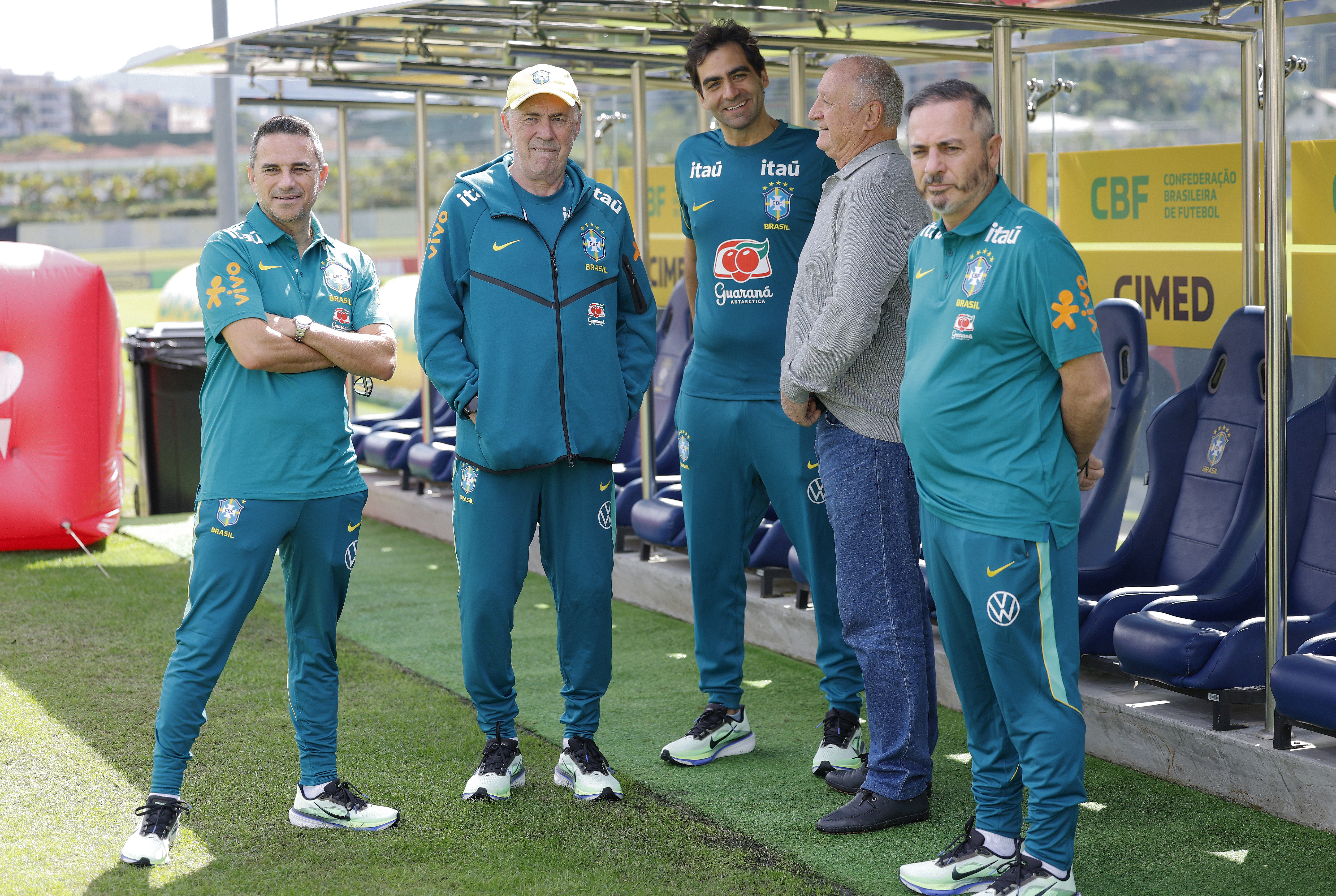 'Amuleto'? Pentacampeão marca presença em treino da Seleção Brasileira