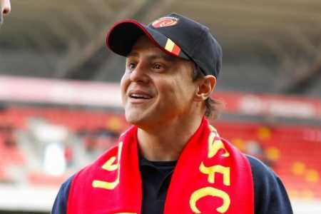 Felipe Massa com o boné do Le Mans