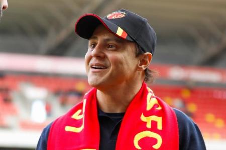 Felipe Massa com o boné do Le Mans