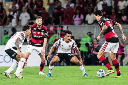 Flamengo e Estudiantes se enfrentaram pela Libertadores