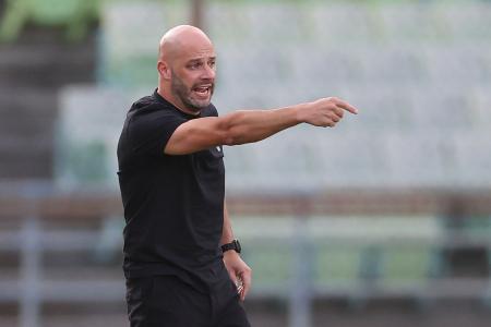 Franclim Carvalho, treinador do Botafogo, vai seguir no clube