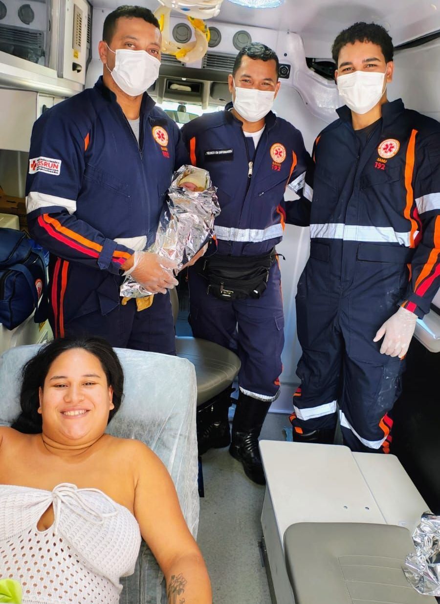 Mulher dá à luz dentro de ambulância do Samu em Montes Claros