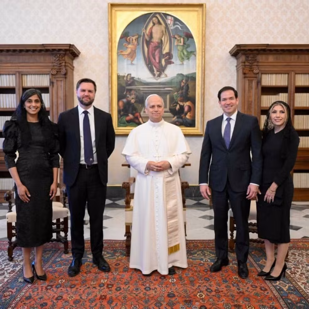 Após críticas de Trump, papa Leão XIV se reúne com secretário dos EUA no Vaticano