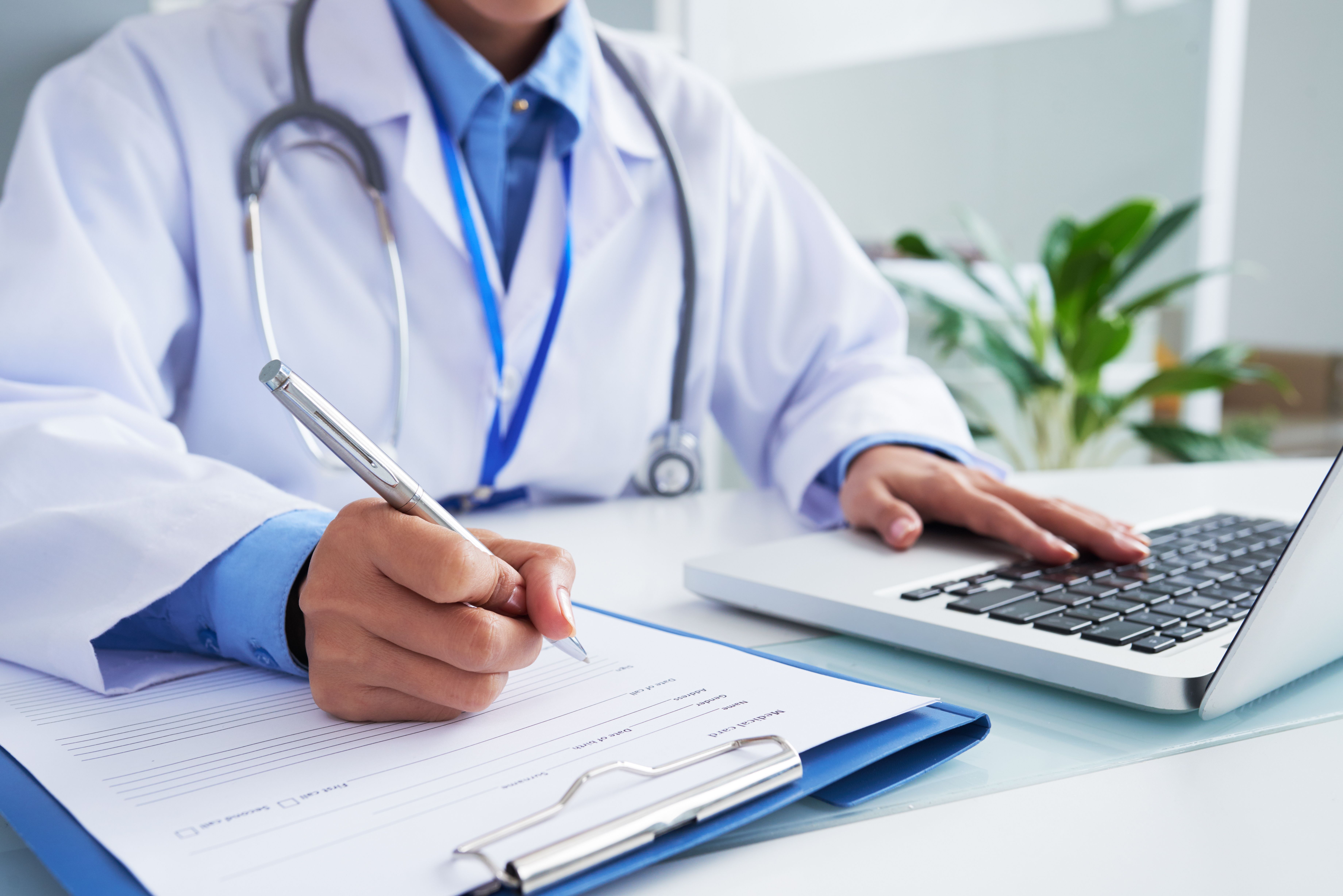 Unimed abre edital com 100 vagas para médicos no Rio Grande do Sul; veja detalhes