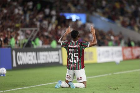 Fluminense ganhou do La Guaira no Maracanã e Hércules fez um belo gol