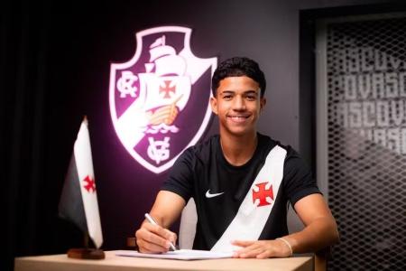 Andrey Fernandes renovou contrato com o Vasco
