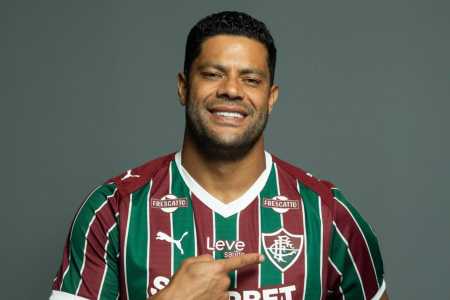 Hulk assinou com o Fluminense até o fim de 2027