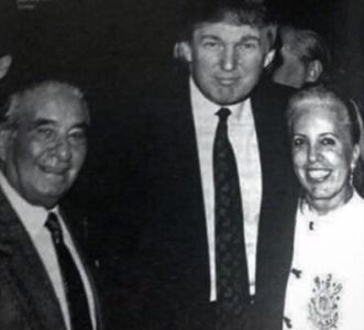 Trump com Vicente Matheus e Marlene Matheus • Reprodução