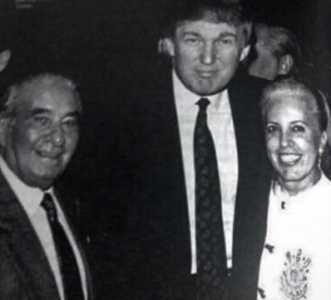 Trump com Vicente Matheus e Marlene Matheus • Reprodução