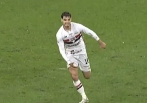 'Não encosta nas partes genitais': a análise do VAR sobre gesto de Bobadilla