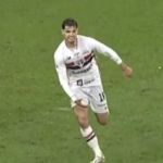 'Não encosta nas partes genitais': a análise do VAR sobre gesto de Bobadilla