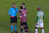 Jogador do São Paulo é expulso por agressão após 30 segundos em campo