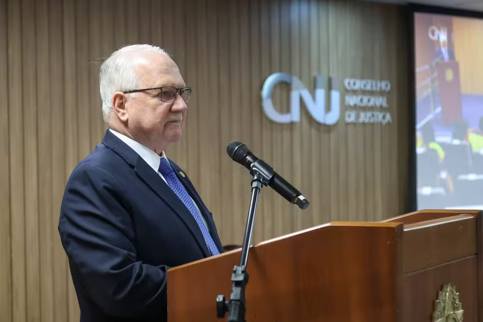 CNJ aprova contracheque único para juízes e reforça controle sobre supersalários