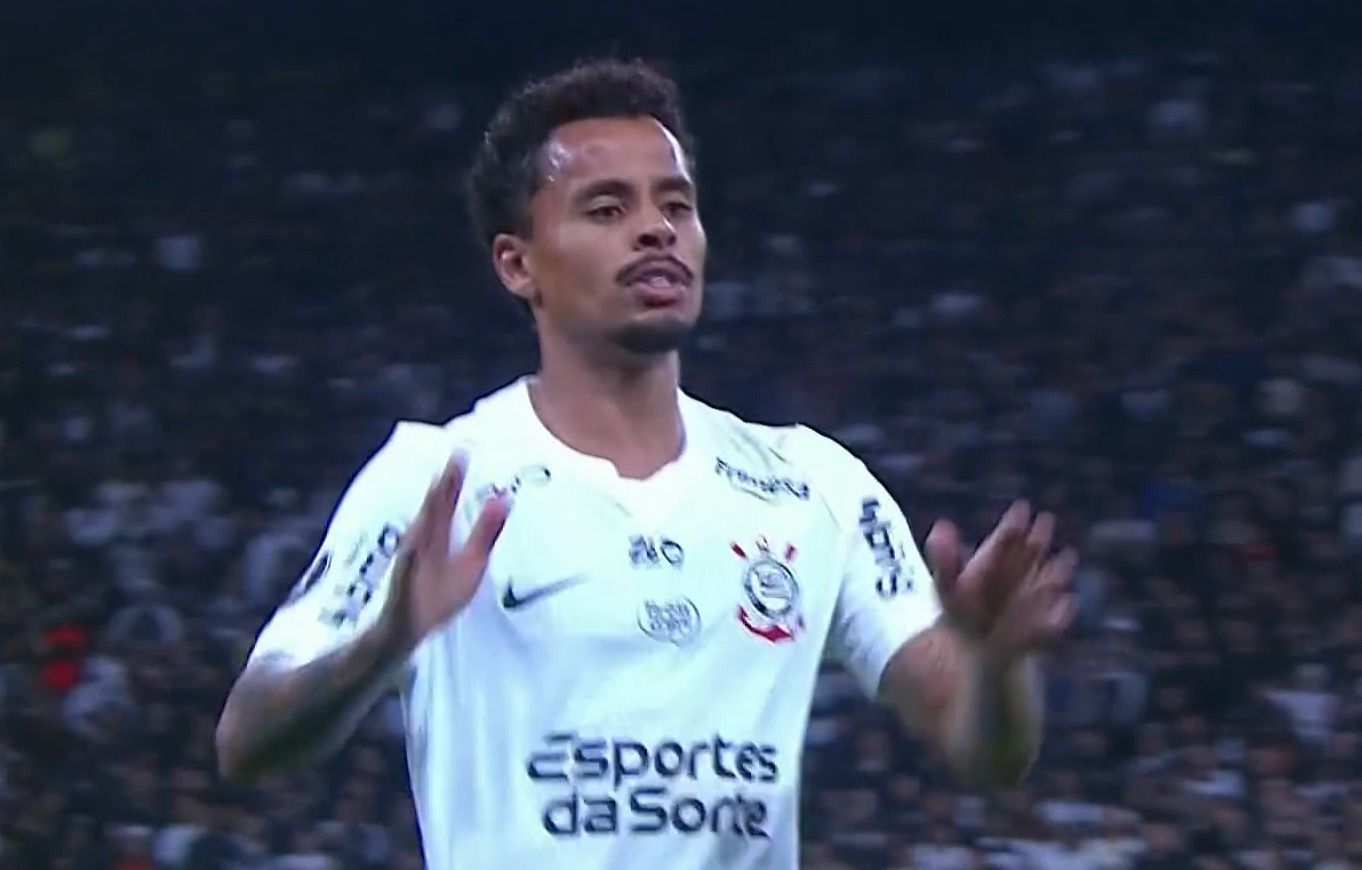 Volante e atacante do Corinthians são vaiados pela torcida em derrota na Libertadores