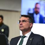 Flávio Bolsonaro aciona STF para afastar Moraes de processo sobre Banco Master