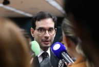 Relator de PEC do fim da escala 6x1 diz que compensação 'depende do governo'