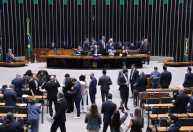 Câmara aprova projeto que dá até 15 anos para partidos pagarem multas eleitorais