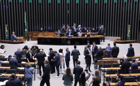 Projeto foi aprovado em votação simbólica no plenário da Câmara