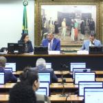 CCJ da Câmara adia votação de PEC que reduz maioridade penal