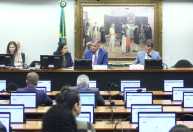 CCJ da Câmara adia votação de PEC que reduz maioridade penal