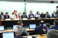 Comissão da Câmara aprova relatório da PEC que reduz jornada de trabalho e altera escala 6x1