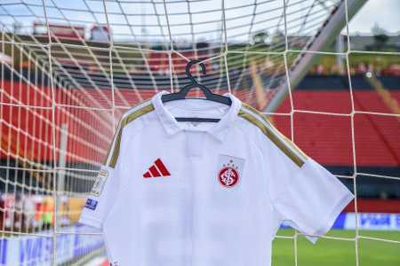 Camisa reserva do Inter no Barradão para jogo pelo Brasileirão 2026