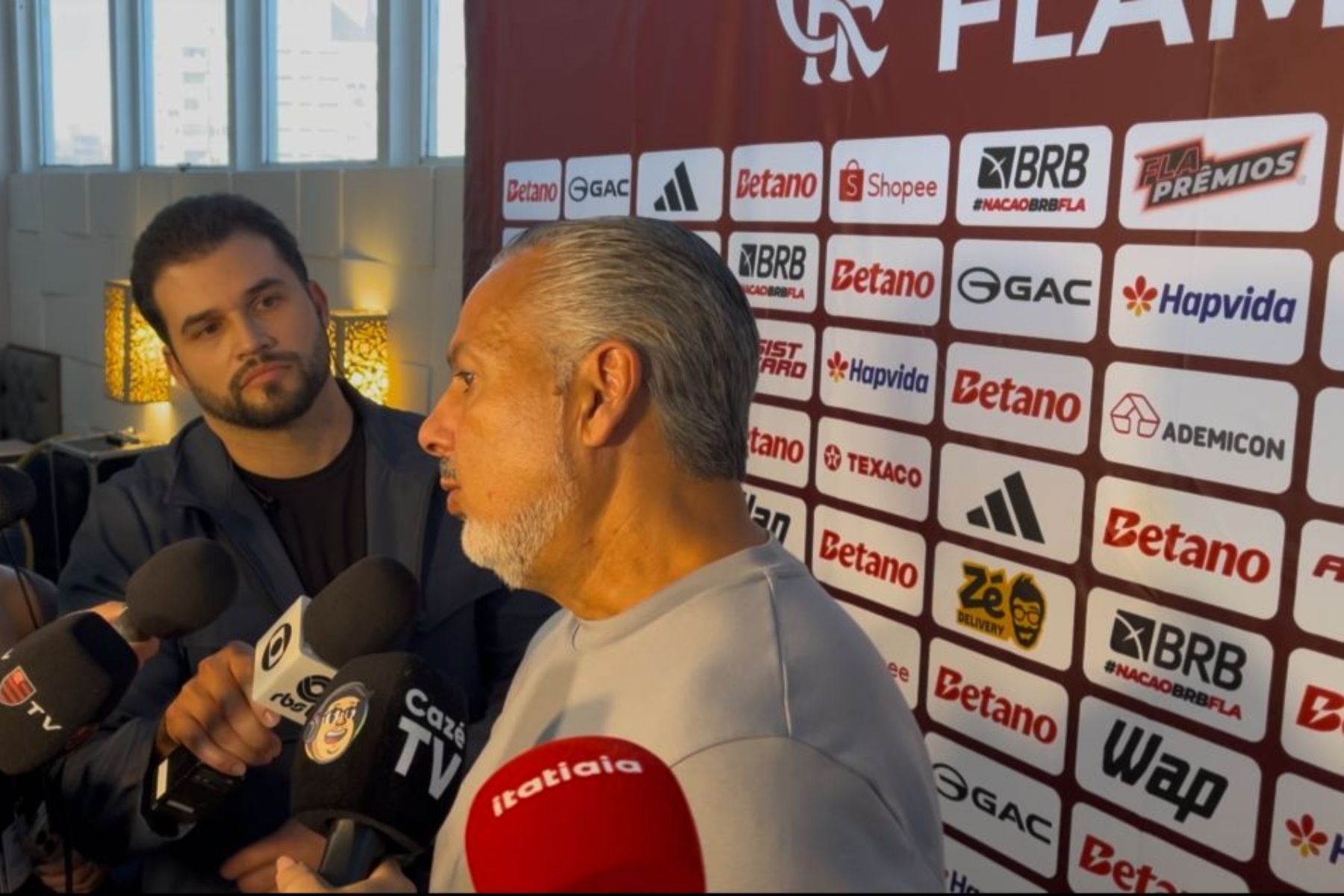 Diretor do Flamengo, José Boto admite desejo por Almada: 'Melou'