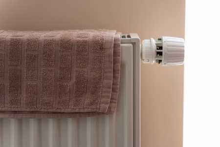 Toalha em um aquecedor residencial