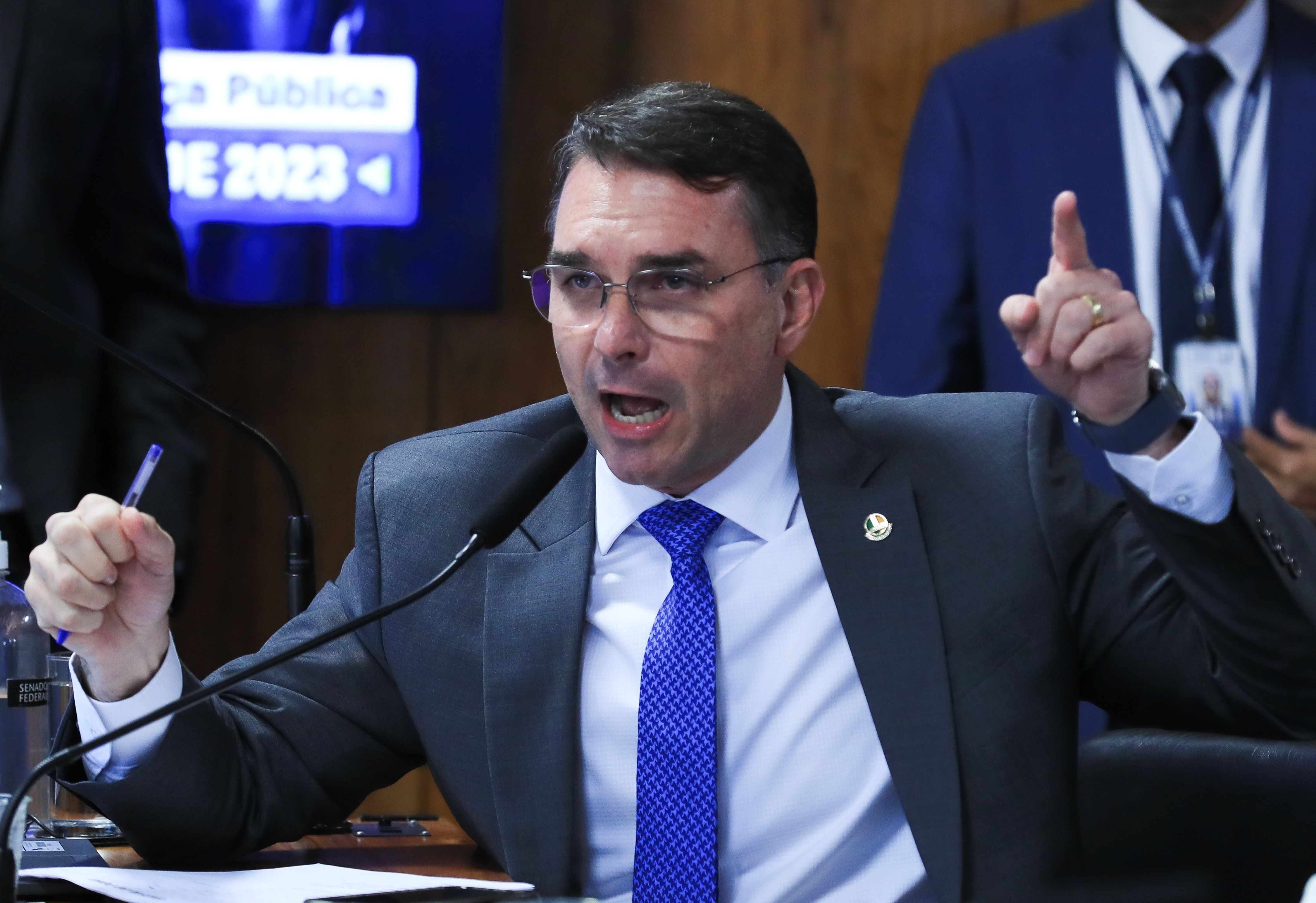 Flávio Bolsonaro cancela participação na Marcha para Jesus, no RJ