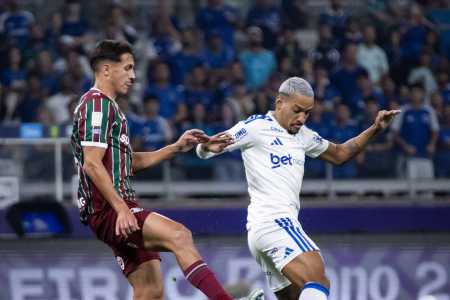 Matheus Pereira em ação pelo Cruzeiro contra o Fluminense